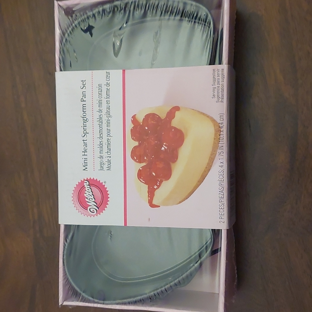 Brand New Wilton Mini Heart Springform Cake Pan Set
